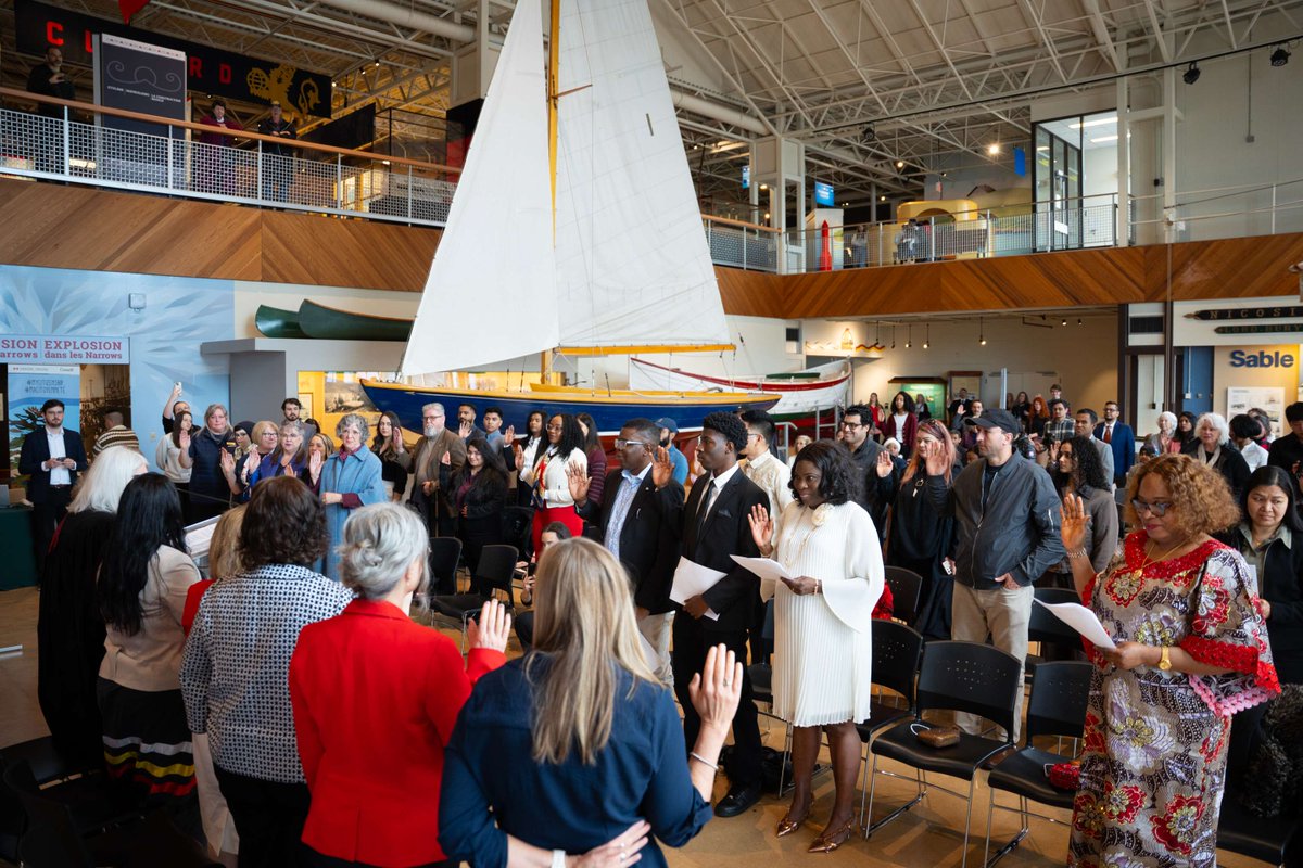 CitImmCanFR's tweet photo. Aujourd’hui, la ministre Diab a accueilli 26 nouveaux Canadiens lors d’une cérémonie spéciale organisée dans le cadre de la Semaine de la citoyenneté à Halifax, en Nouvelle-Écosse. Félicitations à tous les nouveaux citoyens canadiens!
#SemaineDeLaCitoyenneté2026 #MaCitoyenneté https://t.co/1Z1wqwHOoN