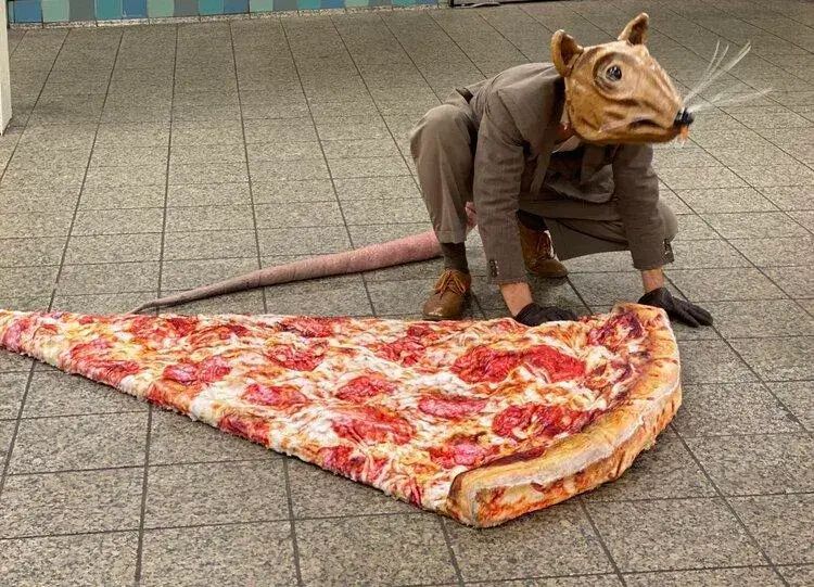eclairgamesllc's tweet image. HOT TAKE 001: 

Arrest me if I love my pizza on the ground !!!!

#hottake #pizzarat