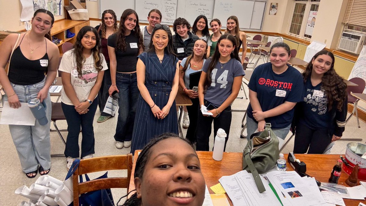 WPHospital's tweet image. Nearly 140 local high school students joined White Plains Hospital’s Junior Leadership Council for Careers in Healthcare. Students heard from clinicians about career paths, AI in medicine, and opportunities in healthcare. 

#WPHProud #FutureofHealthcare
