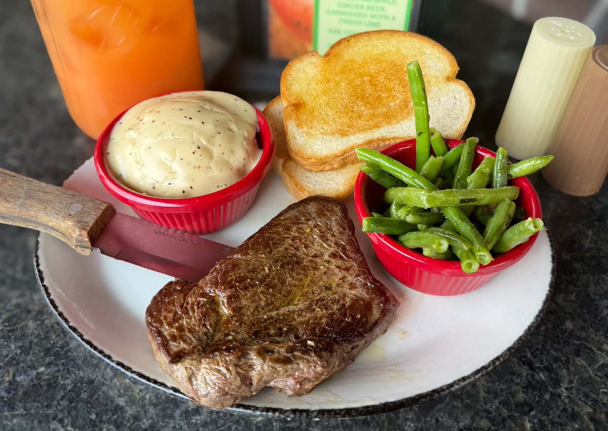 jethrosbbqdsm's tweet image. Try our juicy, tender, and packed with flavor 8oz Sirloin.

Seasoned right, grilled just the way you like it, and served with your favorite sides.

Available at Iowa City &amp;amp; Altoona

#SteakNight #IowaCityEats #AltoonaEats #JethrosBBQ jethrosdesmoines.com