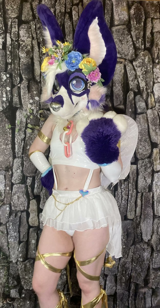 secfurry's tweet image. Don't worry I'll be your guardian angle 😆💜😘

#FursuitFriday #furry #furries #fursuit