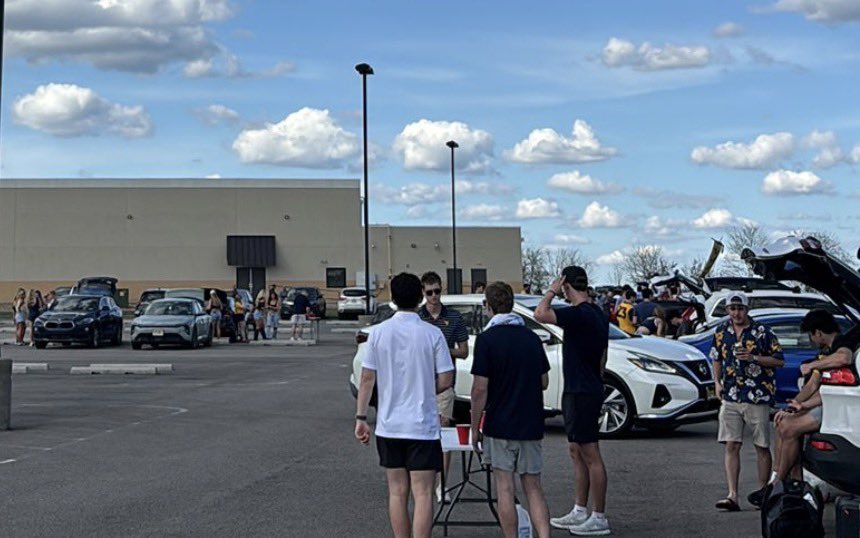 Where were you for the first ever Baseball Blue Lot tailgate? Don’t let this moment in WVU baseball history pass you by. Shoutout to <a href="/OldRowWVU/">Old Row WVU</a> for having for foresight to get this going. 🫡