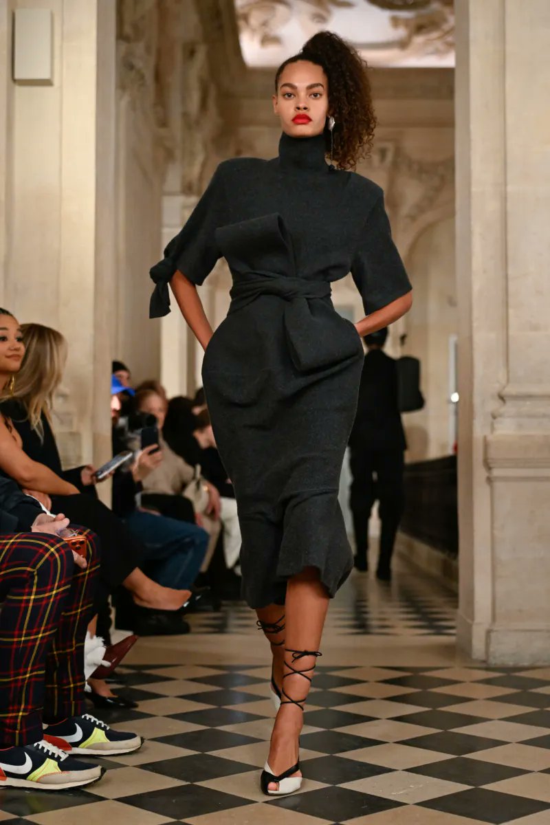 jakobguevara_'s tweet image. Jacquemus Fall 2026 RTW! 📸⚪️

#jacquemus #fashion #runway #blog #paris