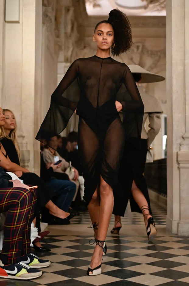 jakobguevara_'s tweet image. Jacquemus Fall 2026 RTW! 📸⚪️

#jacquemus #fashion #runway #blog #paris