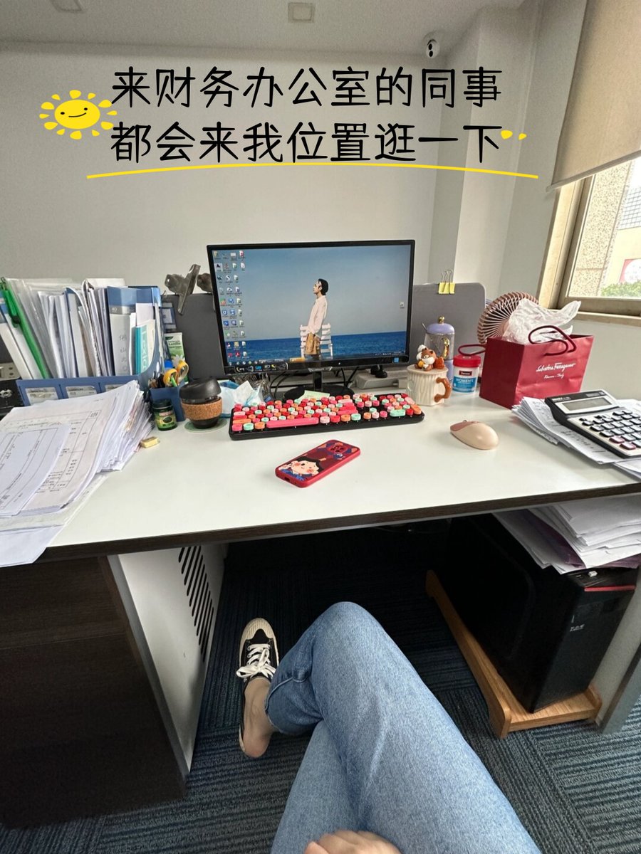 hanifrayta20's tweet image. When your team’s “urgent” group chat is just someone asking where the free coffee is.  #WorkLife #OfficeVibes