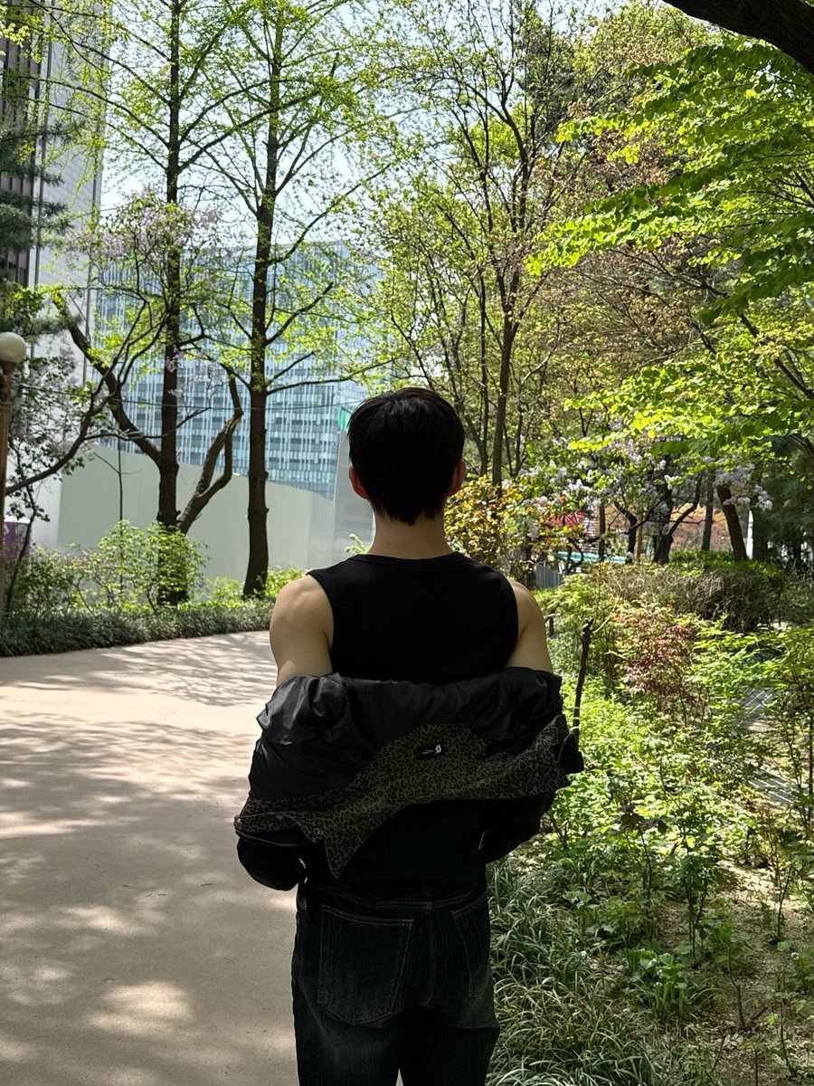 everything reminds me of debut era 😭
2025                                 2026