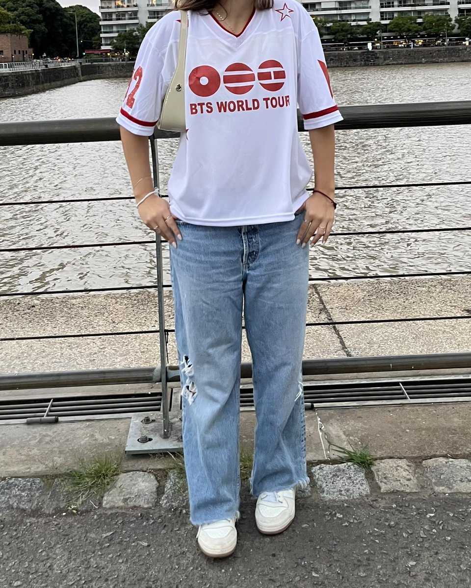 arcanosym's tweet photo. Hola, army 💜✨  
Les presento mi emprendimiento de jerseys para el concierto, tenemos stock de todos los chicos 🥹  

✨ Tenemos un 10% de descuento llevando dos  
💜 Hechas con mucho amor, espero que les gusten  

Cualquier cosita me pueden escribir por Instagram @/haegeum.arg https://t.co/59TRLiBnVl