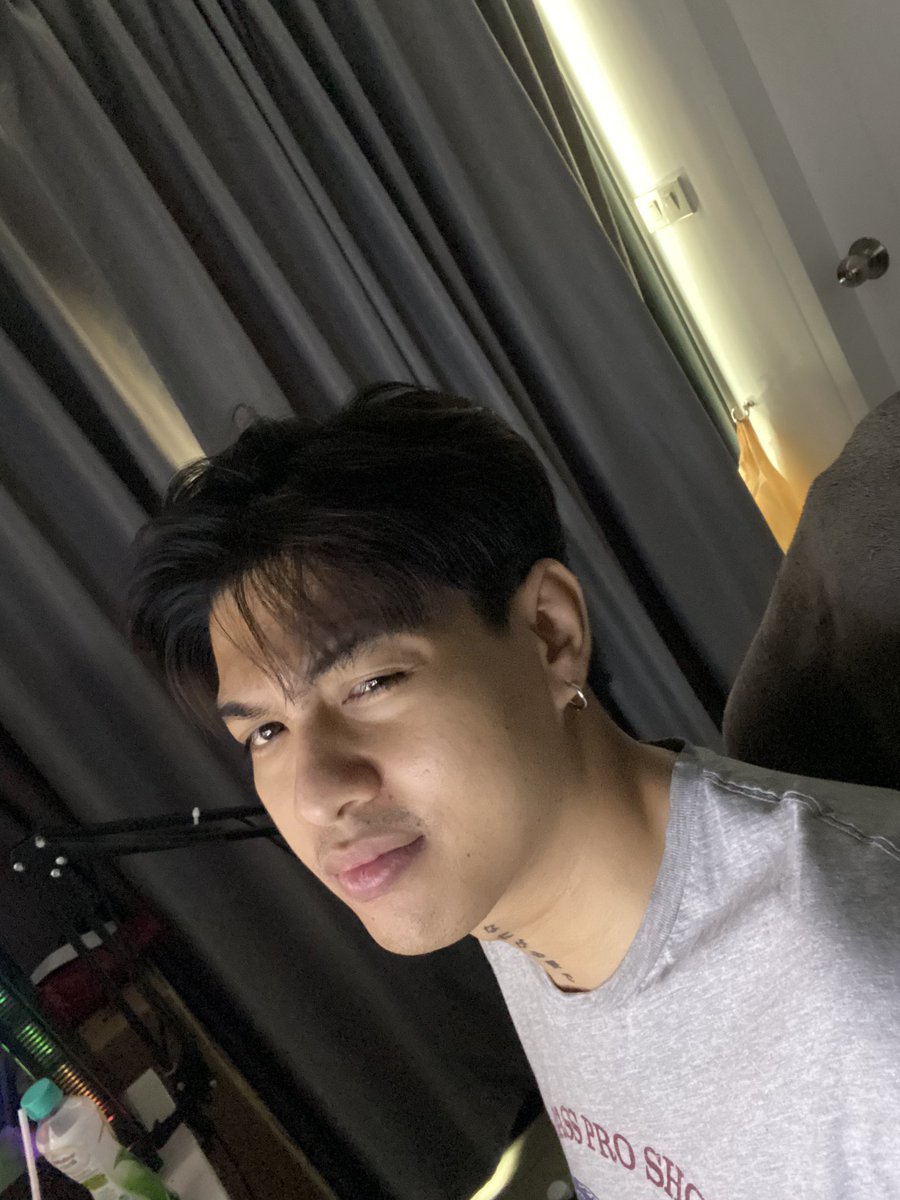kafew17's tweet photo. เหงาตอนตี4😛 https://t.co/qm3P6SeAbm