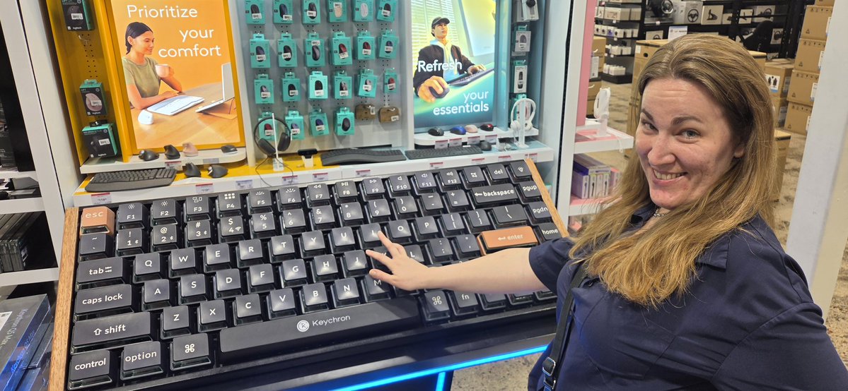 Alec Baldwin's Finger 1️⃣9️⃣9️⃣ tweet media