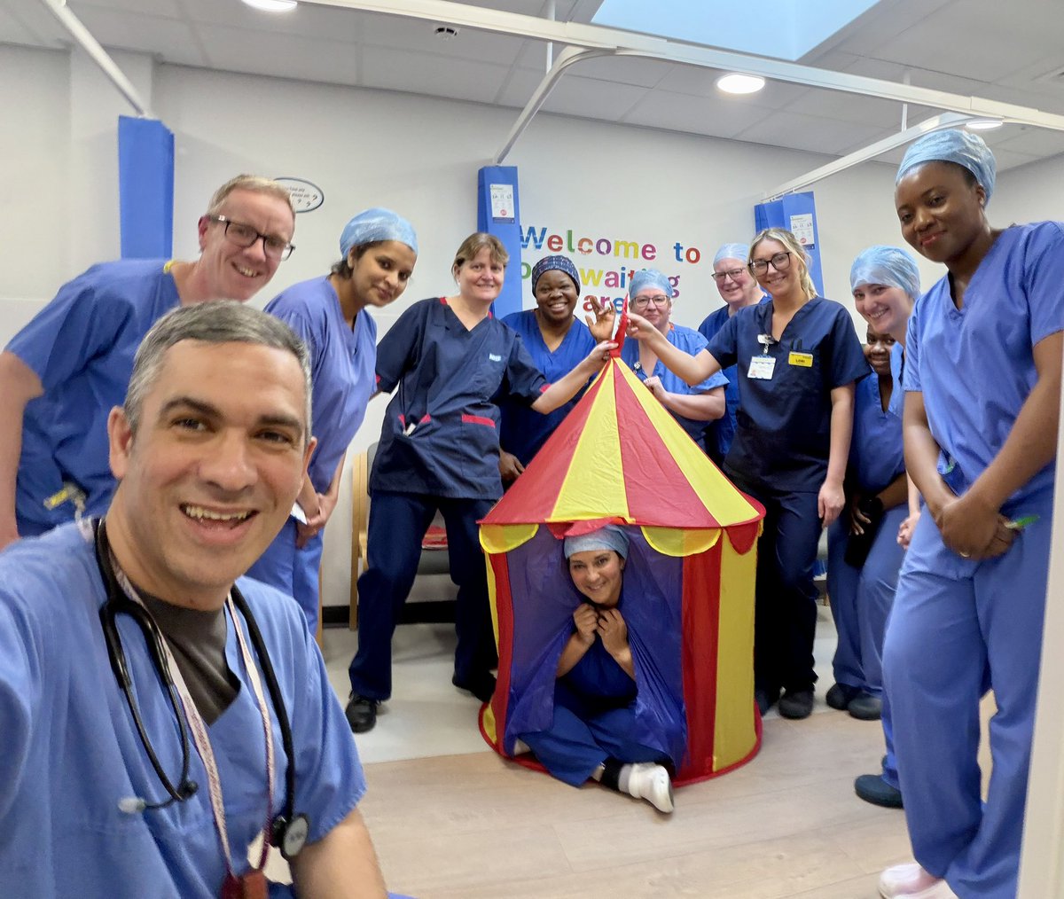 LeDyslexicMedic's tweet image. Fabulous teamwork today at Leigh working with these legends It’s the second time that all our theatres were dedicated to providing perioperative care to paediatric patients having surgery 👊🏽🙌🏽

@WWLNHS @loriredfern #healthcare #fy #fyp #pov #theatre