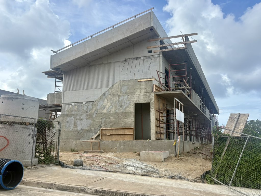 dramosgutierrez's tweet image. Nos dicen que el hospital abrirá en mayo, pero así va la construcción del hospedaje para el personal médico… #Vieques #PuertoRico