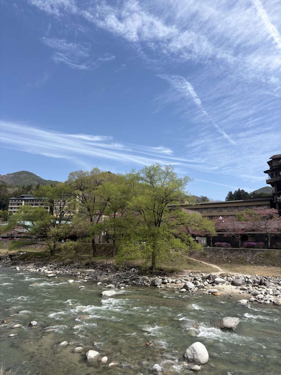 justonestep2025's tweet image. Somewhere along the flow of life,
we find places that heal us,
and people we will always be grateful to have met.

#FlowFriday #QuietMoments #Gratitude