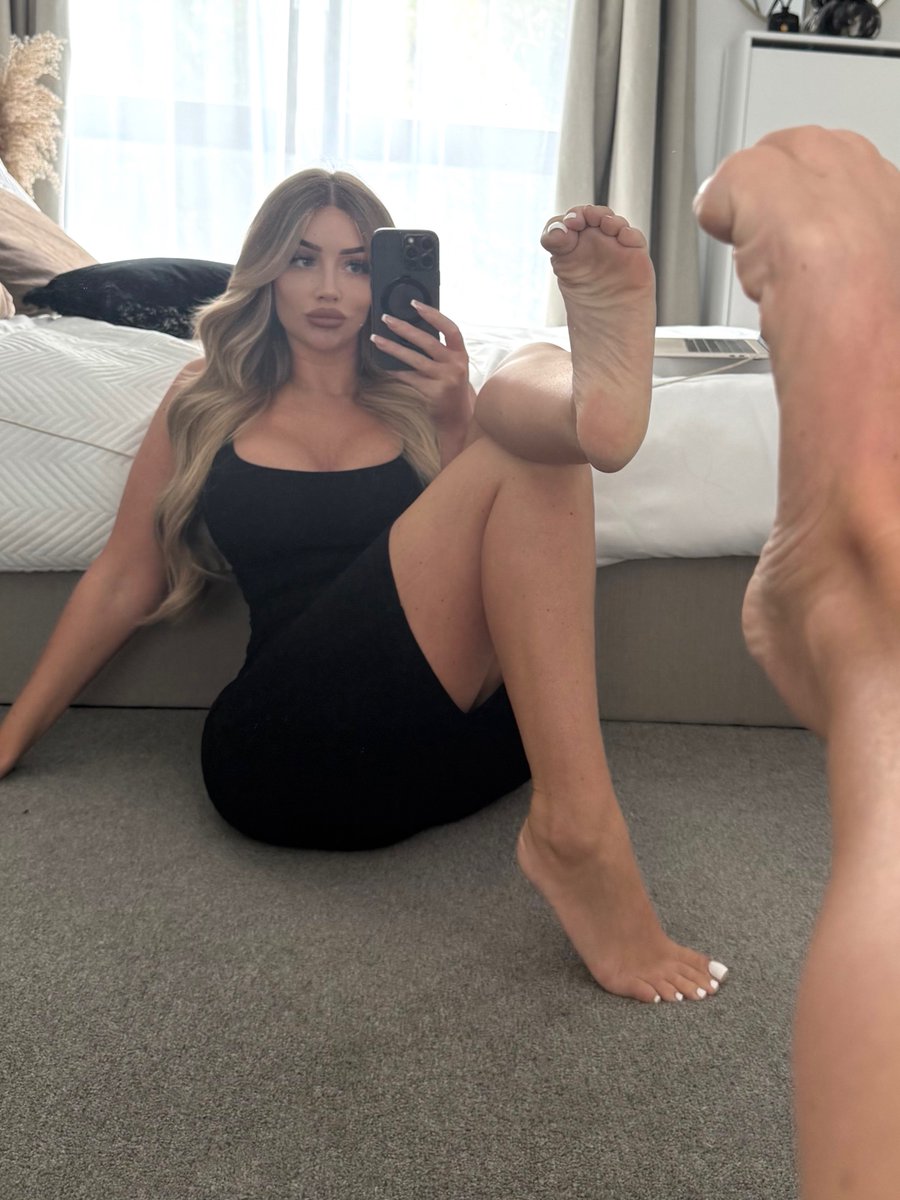 Holly Jones tweet media