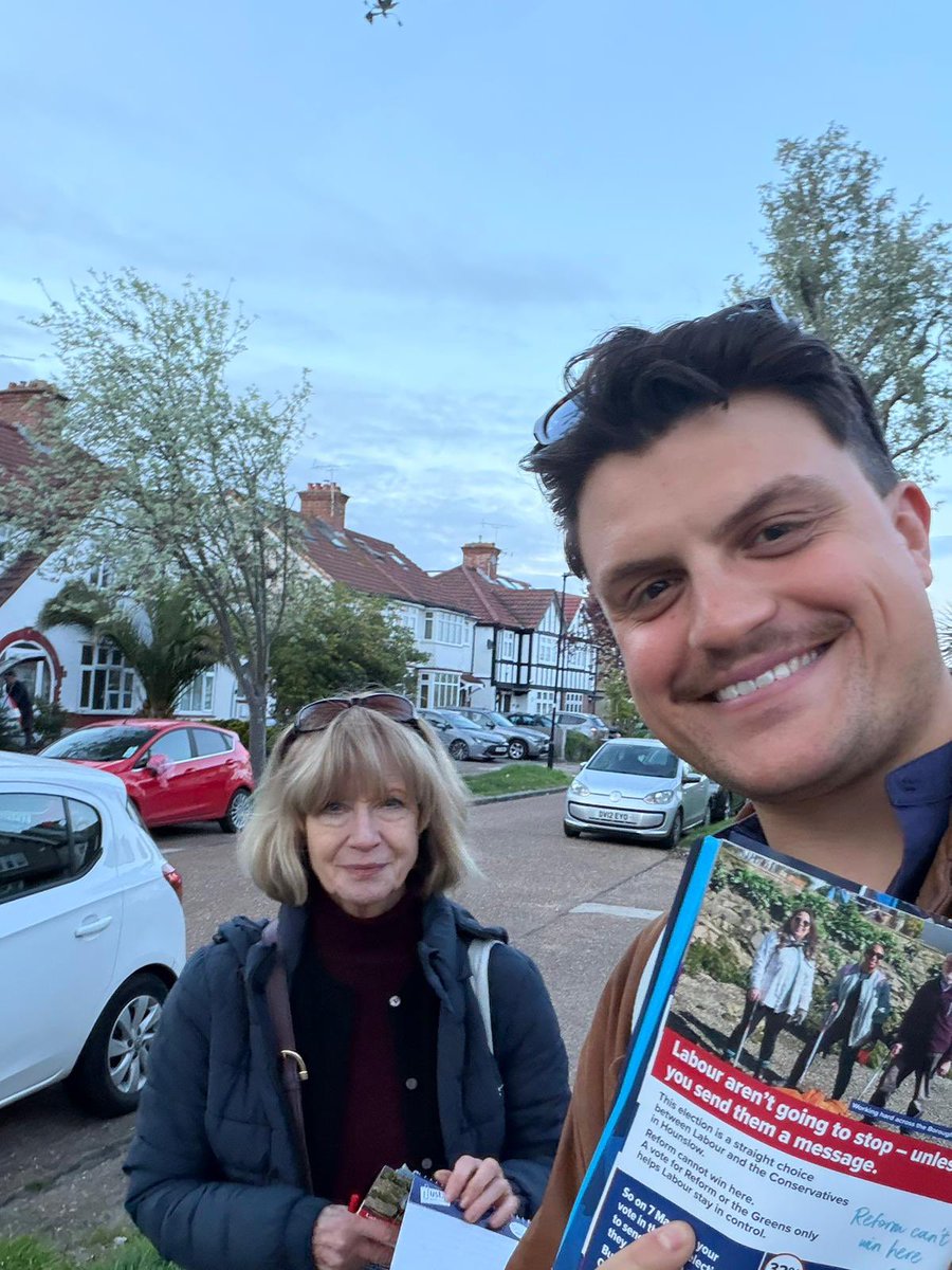 CBIConservative's tweet image. Teams have been out across the Borough this sunny Friday evening ☀️

Very clear that voters are fed up with Hounslow Labour 

🗳️#VoteConservative on May 7 to #fixHounslow