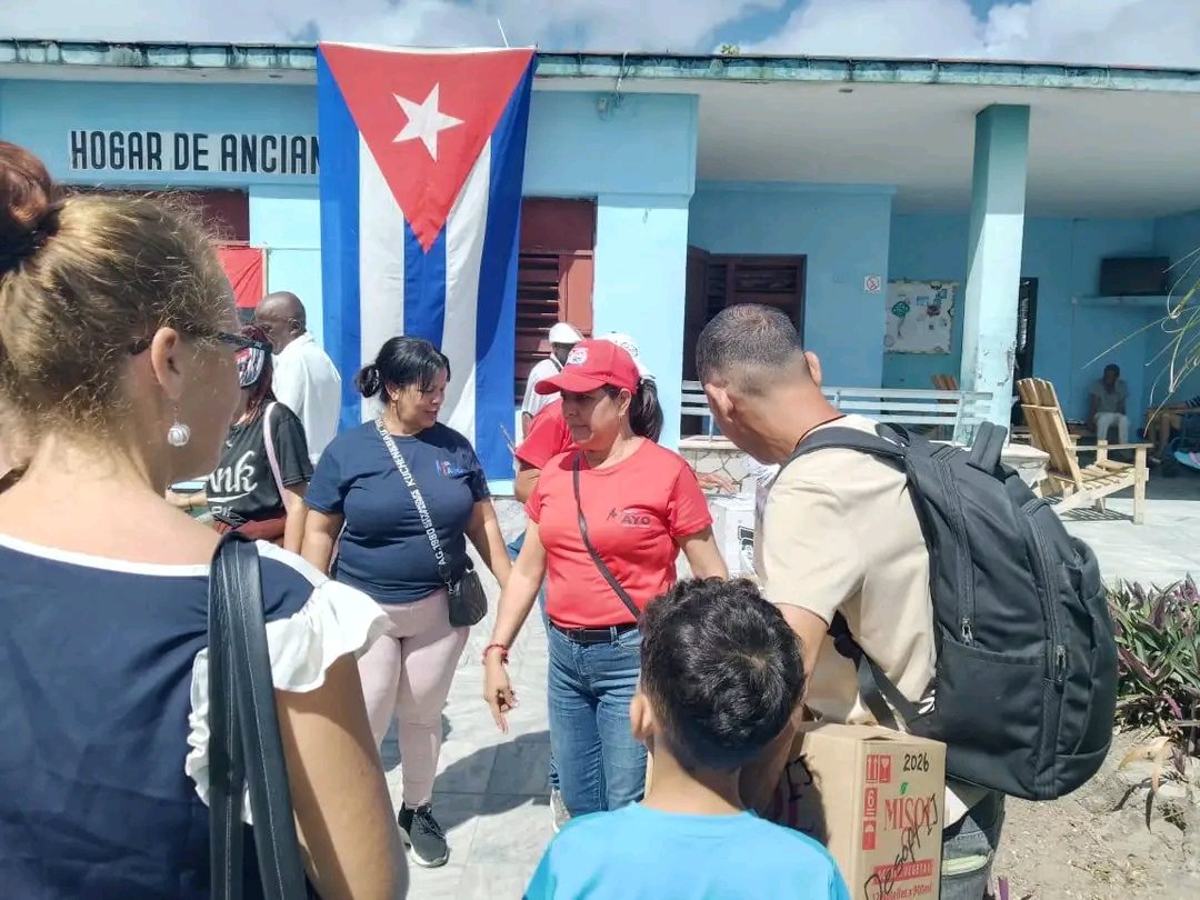 SMTCIE_IJ's tweet photo. #Desoft se suma junto a la CTC en la donación al hogar de ancianos como parte de las actividades en saludo a #1DeMayo.
#LaPatriaSeDefiende en cualquier lugar de #Cuba #IslaDeLaJuventud https://t.co/HgYVG4kxrj