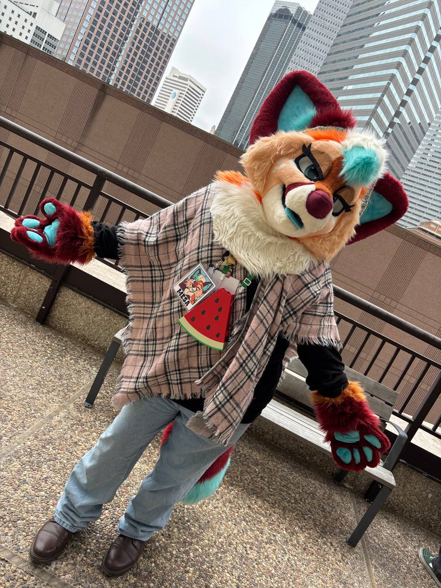 GalaxisFoxxo's tweet photo. Keep forgetting about fursuit friday... but yipyip am fox

#FursuitFriday https://t.co/lBC2AYE0UL