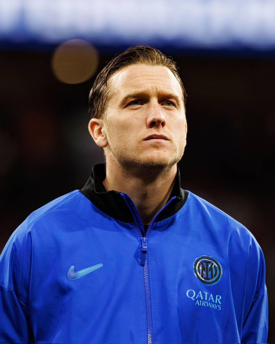 من لاعب مُهمش في الموسم الماضي إلى واحد من أفضل اللاعبين في الدوري الايطالي ، إعادة إحياء زيلينسكي كنجم تحسب طبعاً للسيد كريستيان كيفو ..

أي روح وإمكانيات يمتلكها هذا البولندي

يا لها من اضافة هائلة للإنتر رجُل من رجال الموسم.