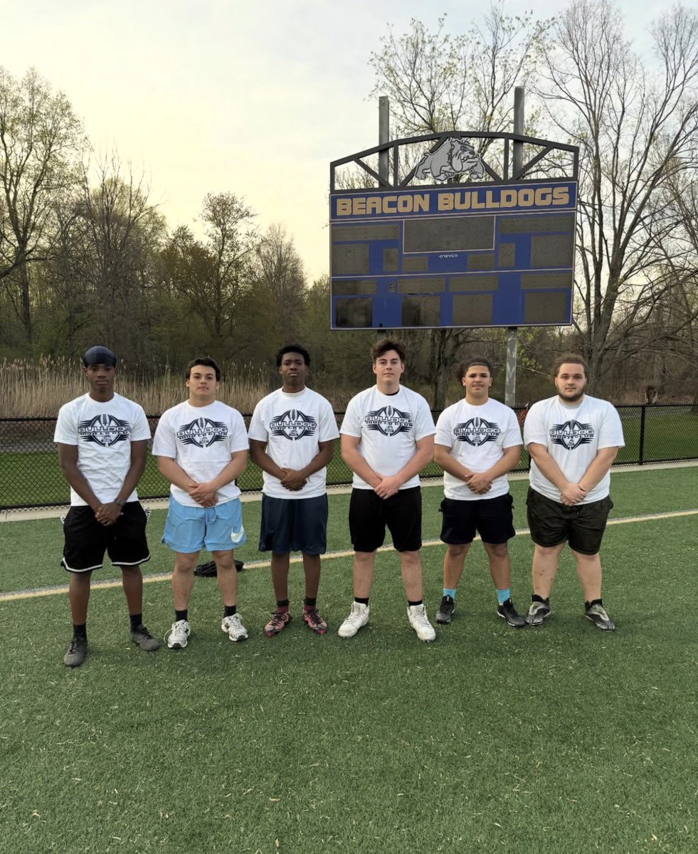 JayAdams_72's tweet photo. Last winter, to this winter. Such a big improvement from
My sophomore year to my junior year.
@Coach_Tafe1 @GuilfoyleCoach @LazardMarcell @DFO_AJ @_CoachTC @CPID_Football @coach_prina @MrPrimetime4 @coach_pow @CoachStevanus @CoachGrigs619 @CoachMcGuire_ @CoachTrevT https://t.co/BYXQBhKhHt
