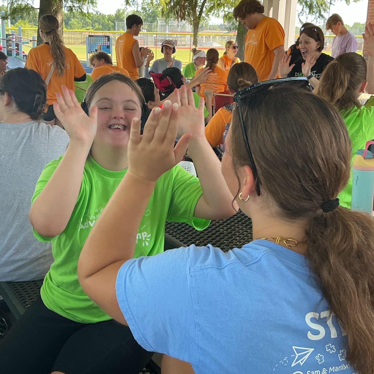 VarietySTL's tweet photo. Happy #NationalHighFiveDay! 🙌

We're celebrating with high fives all around!  Because every new experience, skill learned, new friend made, and milestone whether big or small, deserves to be celebrated. 🎩❤ https://t.co/0nAmCIekZM