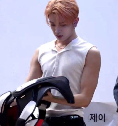 char☆7☆ tweet media