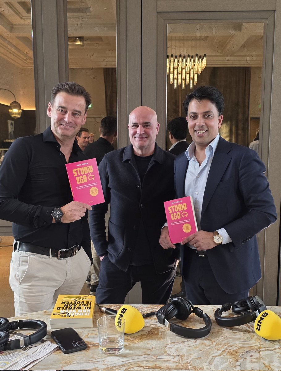 owollring's tweet image. RADIO! @wilfredgenee, Studio Ego-auteur @markkoster &amp;amp; @KamranUllah over het reilen en zeilen bij de NPO. Laatste half uurtje van @BNR's The Friday Move: bnr.nl/podcast/the-fr… #BNR