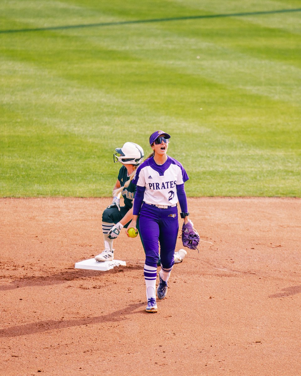 ecu__softball's tweet image. Early plays from MK! 🔥🔥🔥 @MaryKathrynSco5 

#GoPirates | #WeBelieve