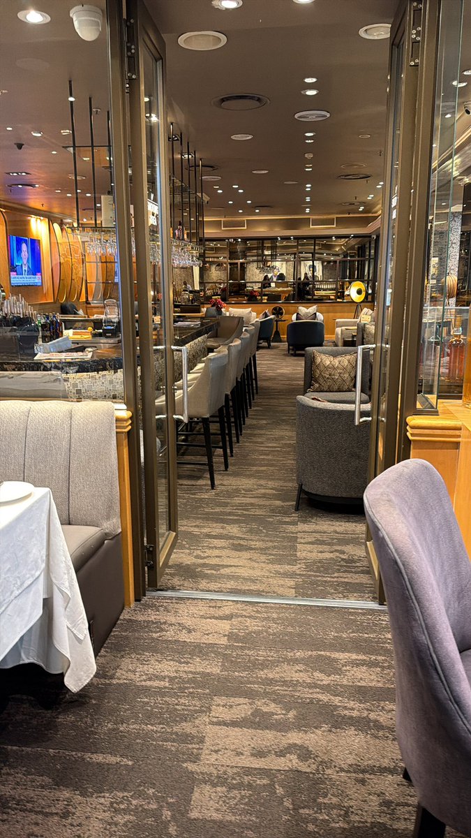 arranowanna's tweet image. Enjoying the delicious lunch at one of Jo’burg’s best listed restaurants while the weather gets wet. 

How I wished lagos restaurant owners could copy the menu and esthetics of restaurants in SA. 

#SA Diairies#