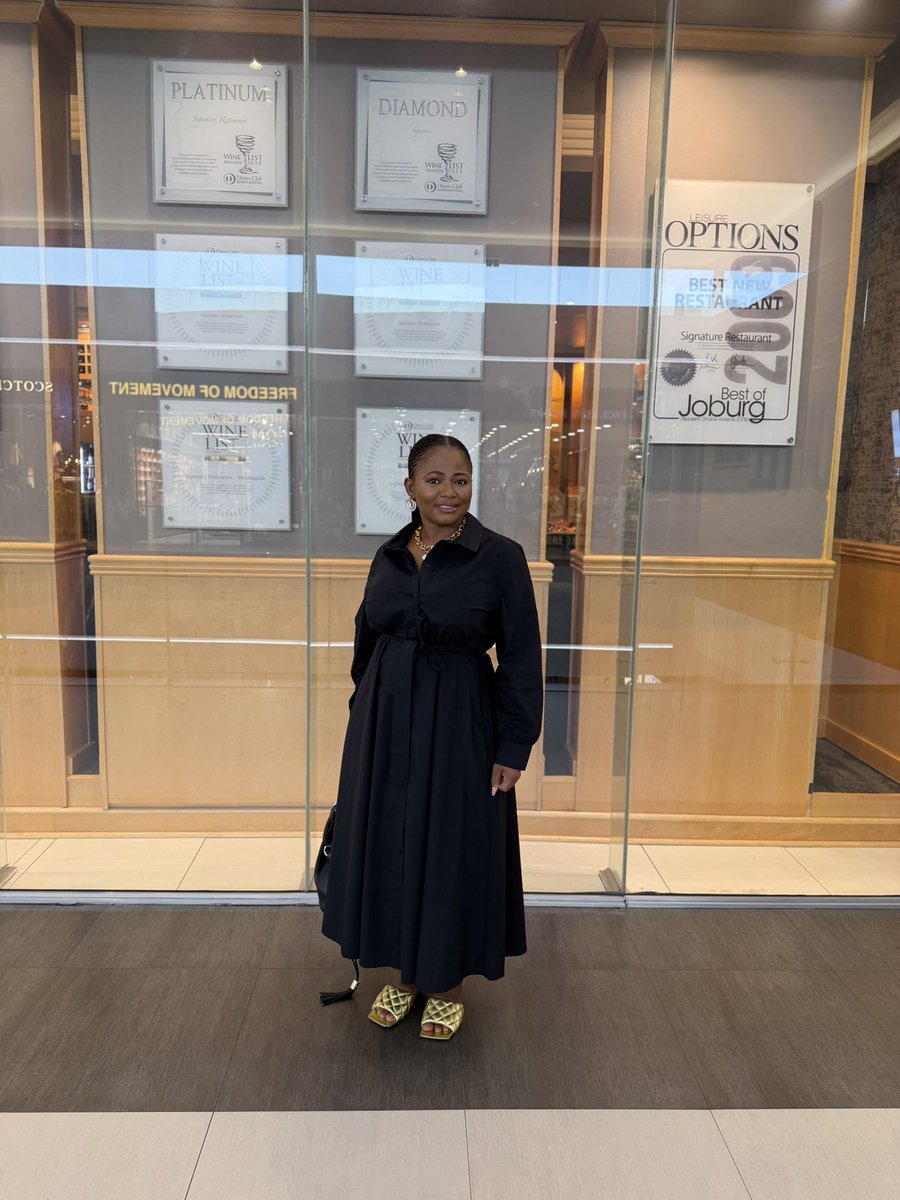 arranowanna's tweet image. Enjoying the delicious lunch at one of Jo’burg’s best listed restaurants while the weather gets wet. 

How I wished lagos restaurant owners could copy the menu and esthetics of restaurants in SA. 

#SA Diairies#