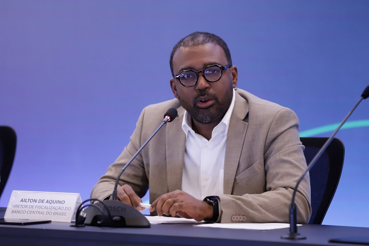 BancoCentralBR's tweet photo. “O cooperativismo de crédito é parte relevante da solução para um sistema financeiro mais inclusivo e competitivo e continua tendo destaque na agenda do BC”, Ailton de Aquino, Diretor de Fiscalização do BC, durante abertura do Seminário BCB/OCB - SNCC em transformação, promovido pela Organização das Cooperativas Brasileiras (OCB) em parceria com o Banco Central do Brasil.

O evento, que ocorreu nos dias 16 e 17 abril, tem o objetivo de fortalecer o diálogo entre o regulador e o setor cooperativista; discutir os avanços e desafios da modernização regulatória no Sistema Nacional de Crédito Cooperativo; e promover o compartilhamento de experiências em supervisão, autorregulação e proteção, com foco no aprimoramento e na sustentabilidade do sistema.

Veja como foi: https://t.co/RyyC80tm0w

Foto: Banco Central / Raphael Ribeiro