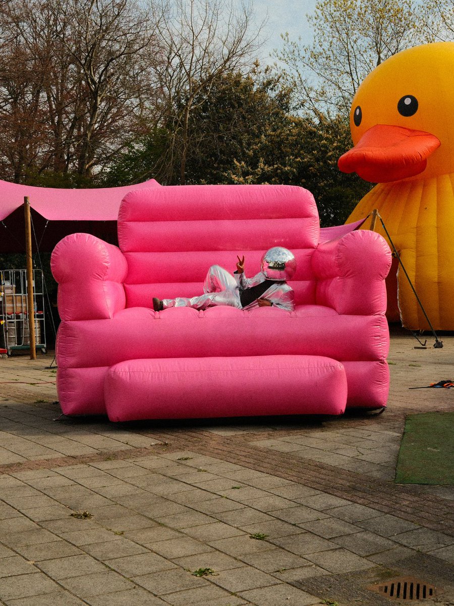 Morgen, 18 april, is het WAT Festival in.. gok eens?!... Twente en dan specifiek Haaksbergen en dan nog specifieker Scholtenhagenweg 32! Kom je ook? Het gaat een mega tof evenement worden. En, het betreft een volledig Silent disco evenement! Gaaf toch?!