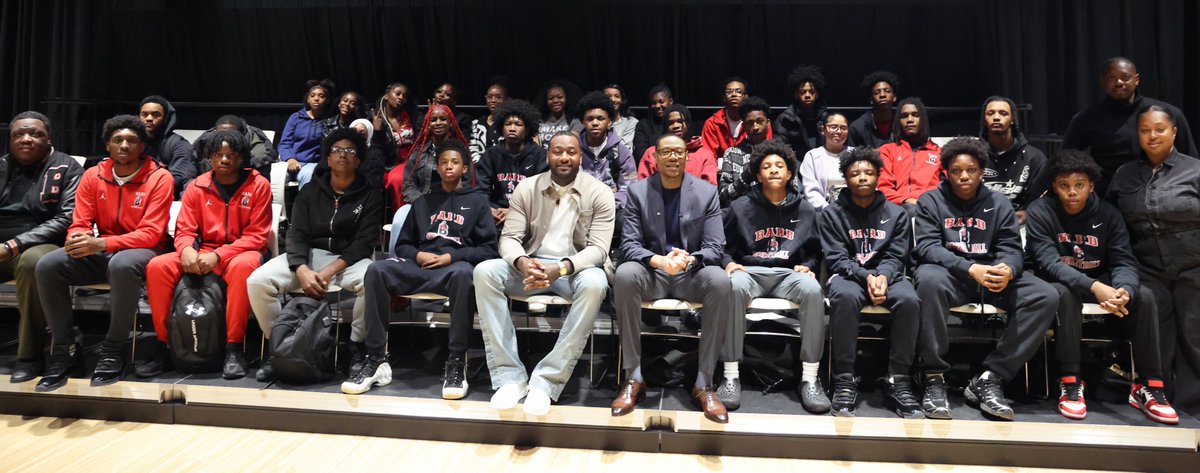 DCPSChancellor's tweet image. Today's #FBF highlights a special fireside chat with fellow North Carolinian turned Washingtonian 🔥

@JohnWall, thank you for sharing insights with @BHSEC_DC’s student-athletes about your journey—on the court, as a lifelong learner, and in life 🏀💙