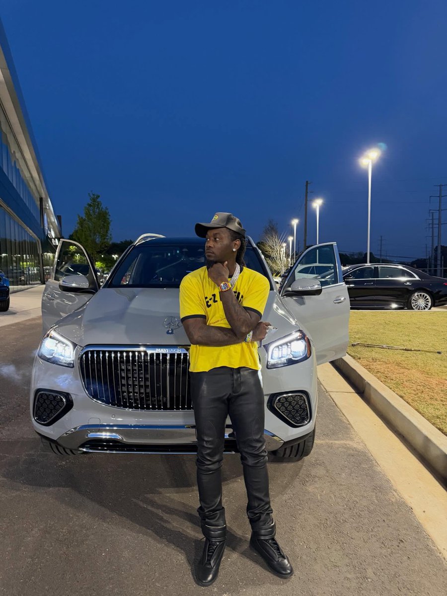 DailyRapFacts's tweet image. Offset bought a new 2026 Mercedes Maybach Truck just under 2 weeks after getting shot and broke allegations 👀