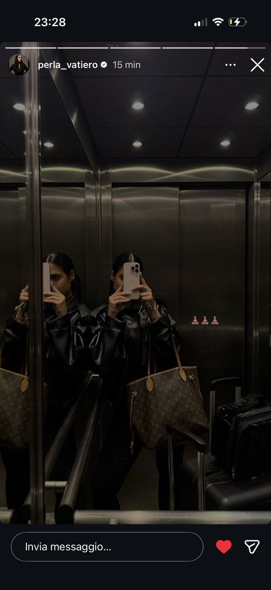 Ma22rghe's tweet image. Le foto in ascensore non possono mancare..❤️ #perliners