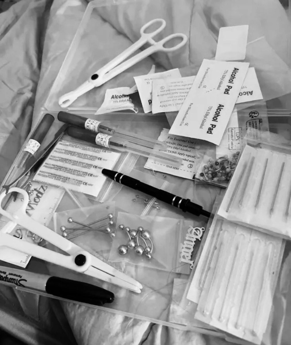 𝐑𝐔𝐒𝐓𝐘 𝐍𝐄𝐄𝐃𝐋𝐄 𝐓𝐀𝐓𝐓𝐎𝐎. tweet media