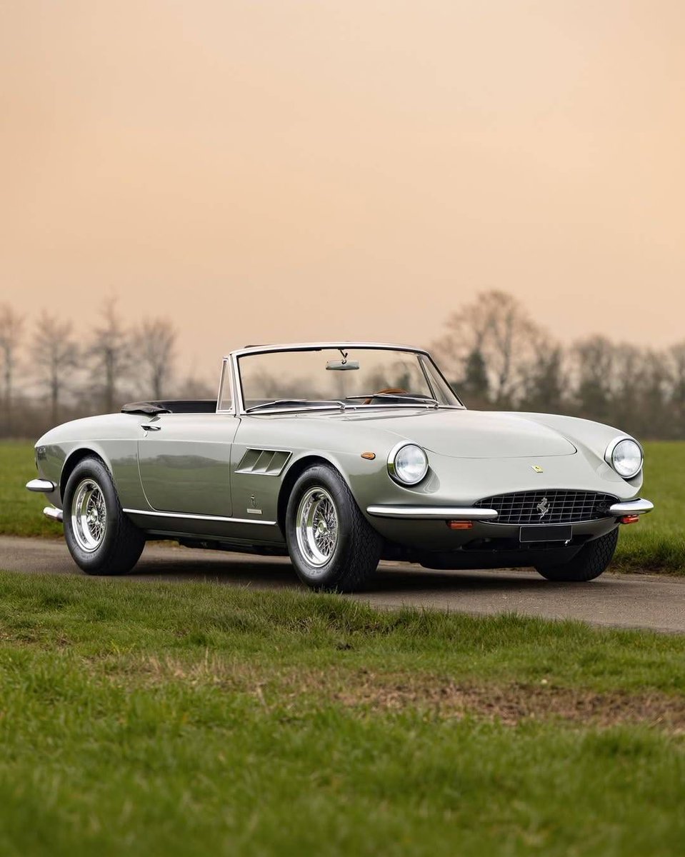 Retromania4ever's tweet image. ✅⬜🟥 1967 #Ferrari 330 GTS by Pininfarina