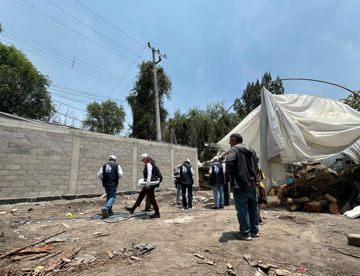 PAOTmx's tweet image. 🌎 #PAOTParaElMundo

📰 Acudimos a Barrio de Caltongo, @XochimilcoAl, para colocar sellos de suspensión en un predio en zona chinampera, patrimonio mundial de la @UNESCO y zona histórica por #INAH, por realizar trabajos de construcción