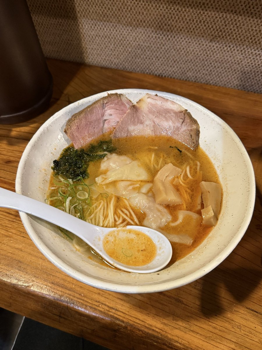 この前食べた翔鶴さんの限定海老ラーメン美味しかった😋🦐

明日で推しの子が卒業して一年になります🌸
そんな日に今推してるアイドルが近くにLIVEで来てくれるので今からとても楽しみにしています🔥