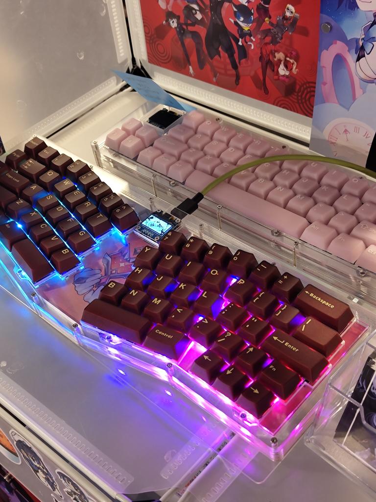 AzeuthVT's tweet photo. Durin and sylveon themed keyboard will be for sale at animefest (booth E14), come visit and try it out https://t.co/qmiNa8KKDE