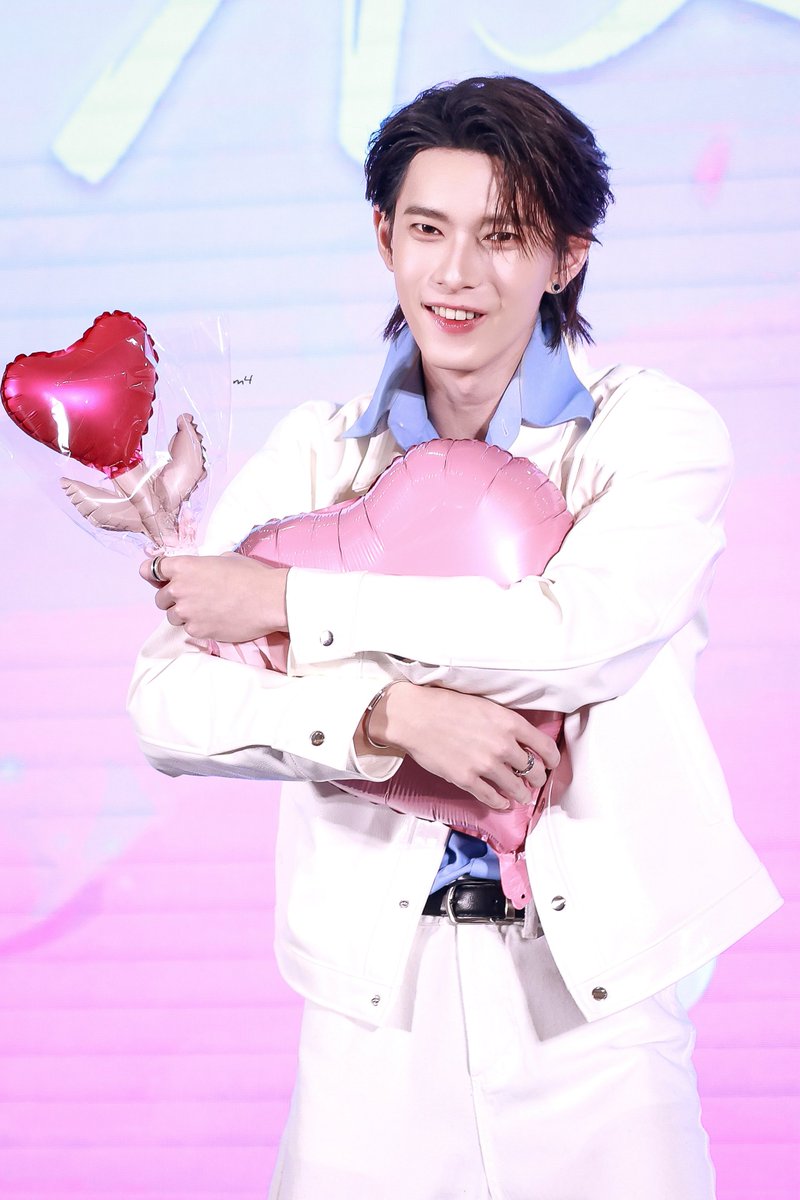 m4namebew's tweet photo. 💖🪭
POOH FS IN WUHAN

#PoohFansigninWuhan
#ppoohkt @ppoohkt https://t.co/Kgfc1e6SD3