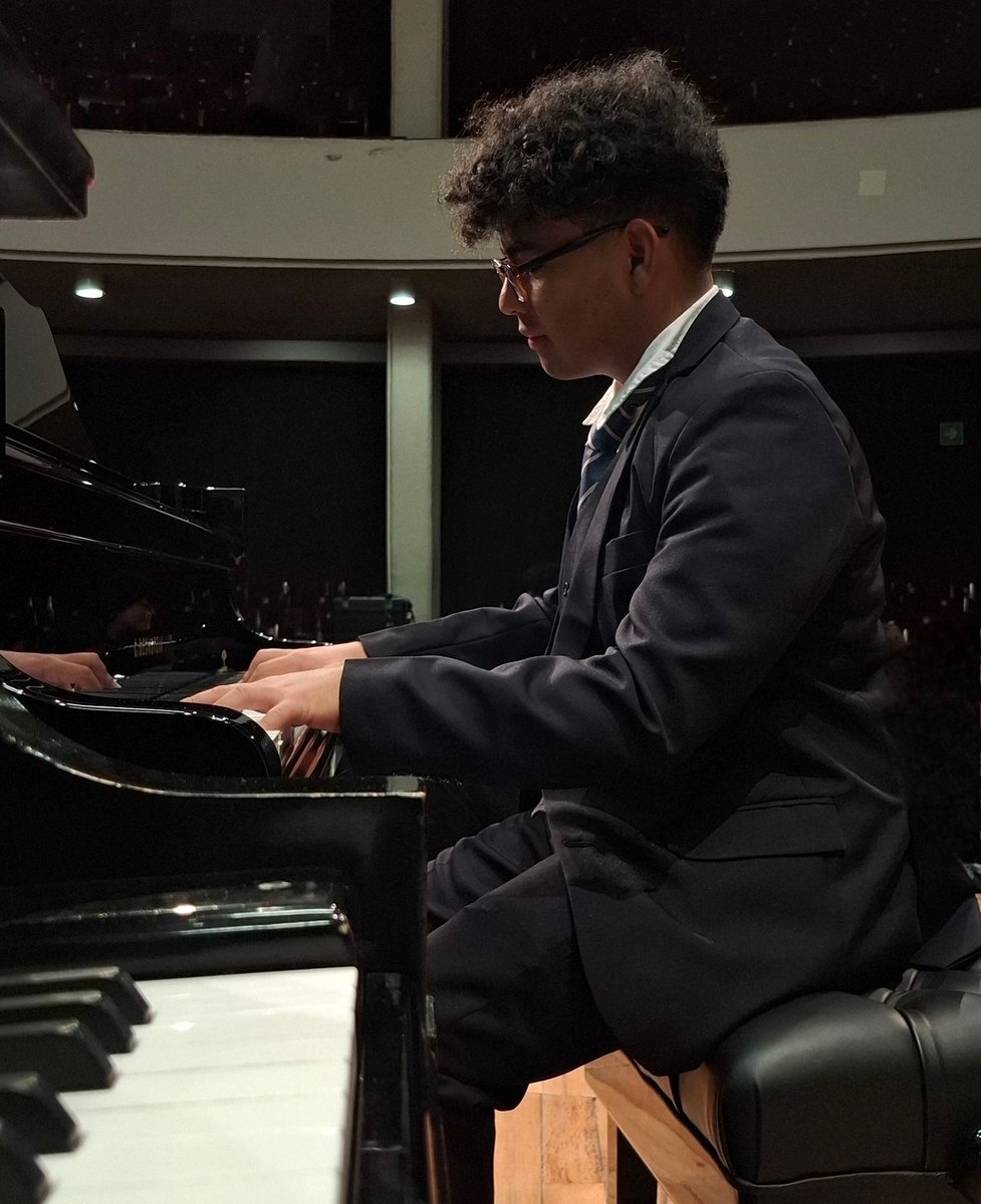 Museodehistoria's tweet image. #Agenda Este 22 de abril a las 12 h. se presenta en el Patio del Alcázar la Gala de ganadores del concurso interno de piano del @ConservatorioMX 🎹 

El #concierto incluirá obras de Manuel M. Ponce, Chopin y Julio Ituarte, entre otros 🎶 
🎟️ Incluido en tu boleto de entrada