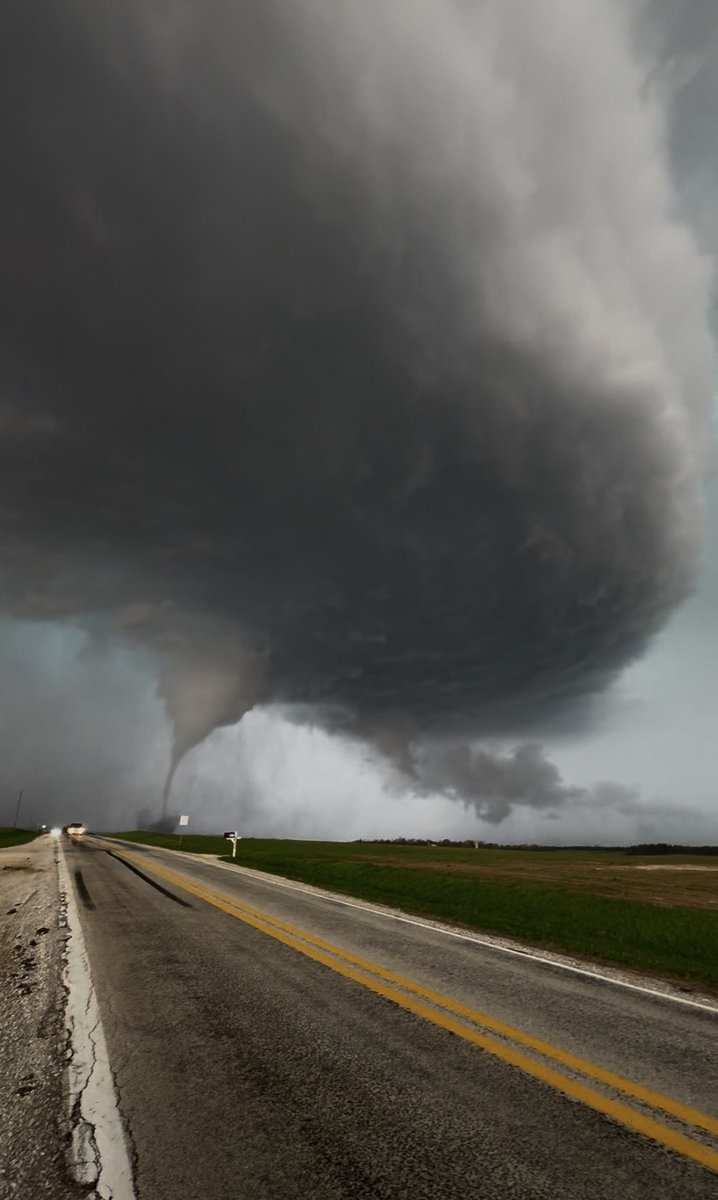 StormChaserLo's tweet photo. Career high, earlier near Rockton and Harrison, IL. #tornado https://t.co/BjUXXWL12J