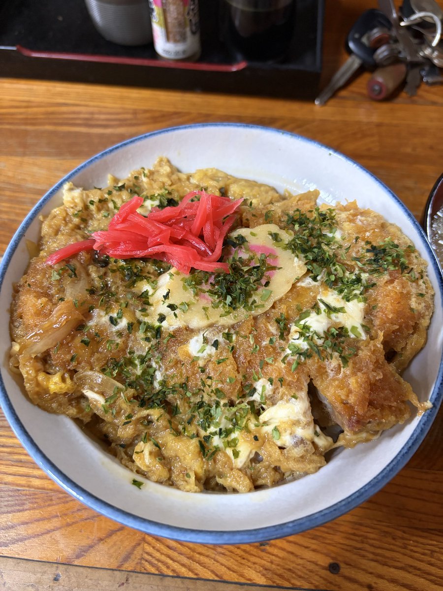 titsjo's tweet photo. ゑびす屋
カツ丼
うめー https://t.co/3jMbmyShje