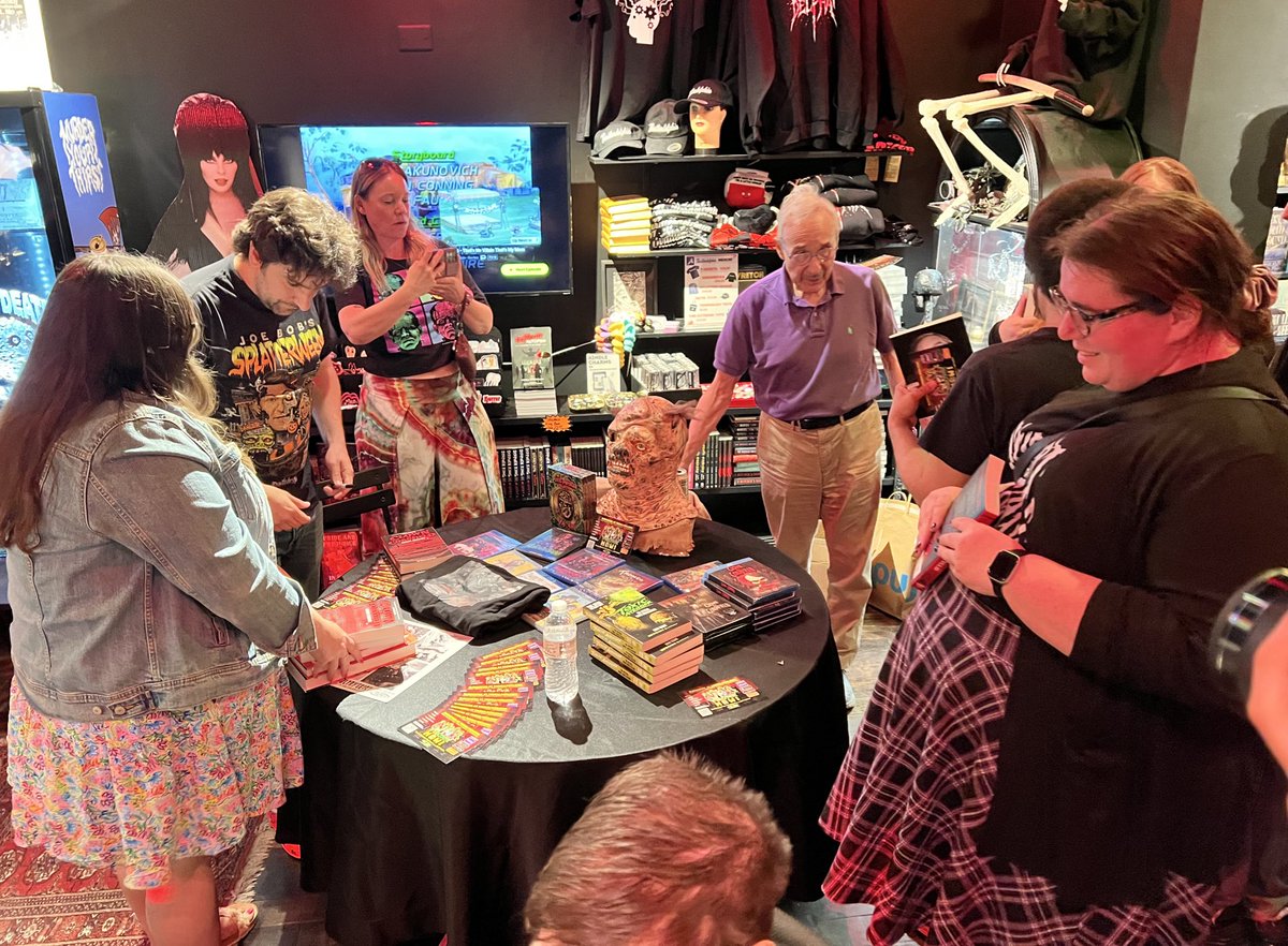 Standing room only at Thrillerdelphia. 

One the great honors of my life to interview Lloyd Kaufman about his 50+ years in the film industry, then sign some books beside him afterwards.