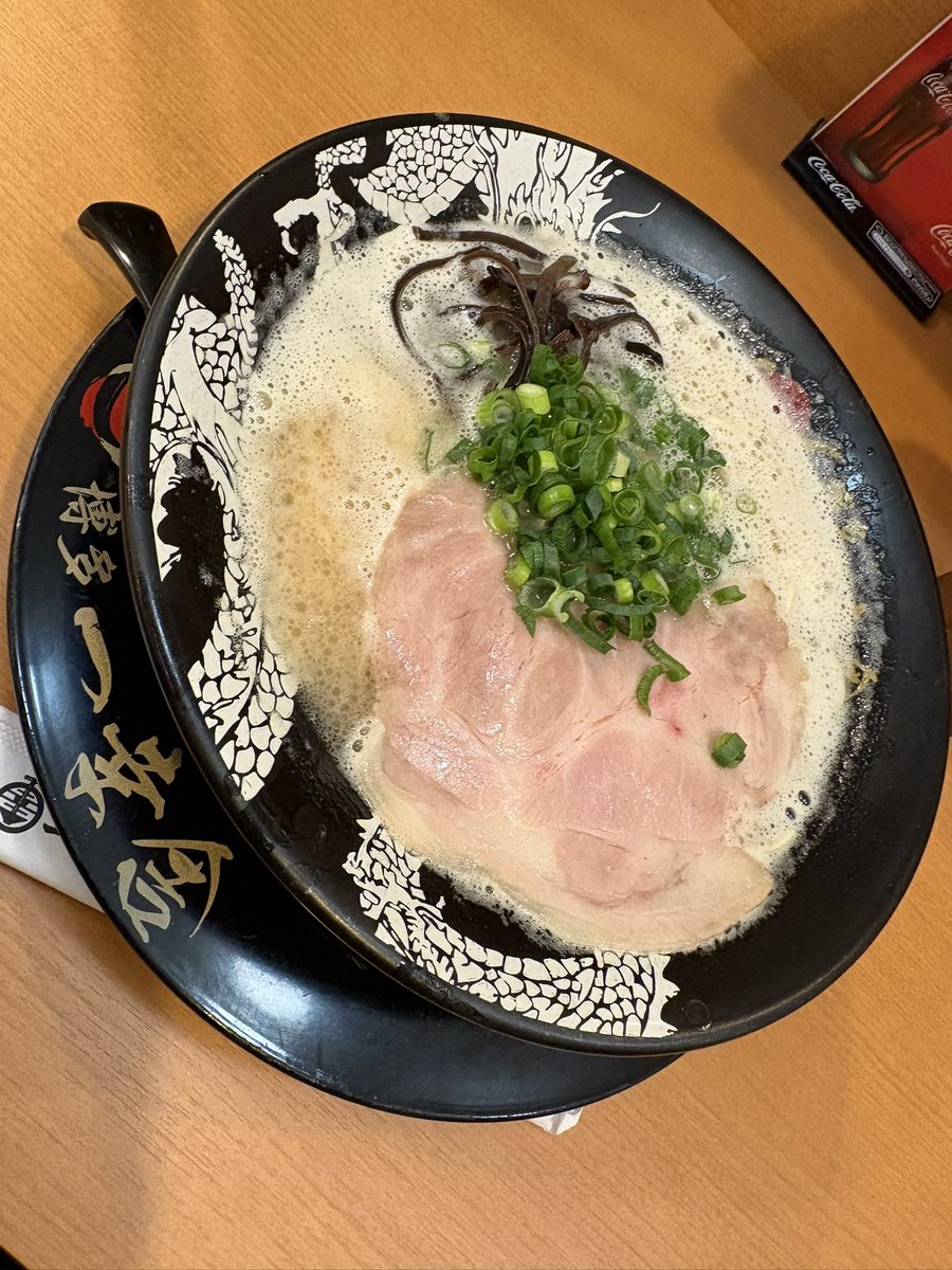 mhmsk1006's tweet photo. 博多ひさびさにきた
クリーミー豚骨の一幸舎すき https://t.co/VGl7Trb5BB