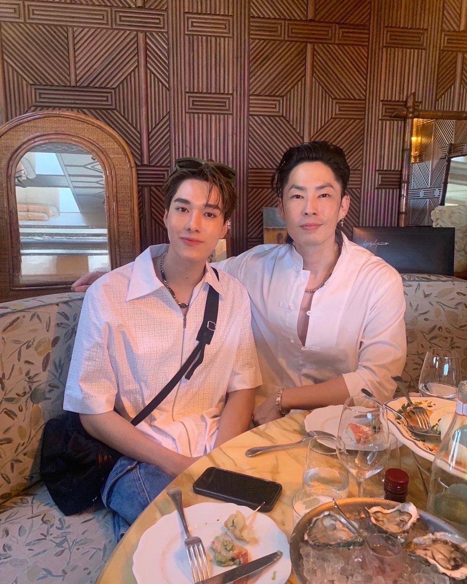 555lovethai555's tweet image. ☀️𝐺𝑜𝑜𝑑 𝑚𝑜𝑟𝑛𝑖𝑛𝑔☀️

昨日も遅くまで、そして今日も早くから撮影お疲れ様です🫡
タイは暑そうだけど体調に気を付けて頑張ってね！！

そして……明星F3＋1のバンコク公演が決まったよ✨
NaniくんP'MJに再会して欲しいなぁ😍

MORNING BLOOMING WITH NANI

#F4
#hirunkit_