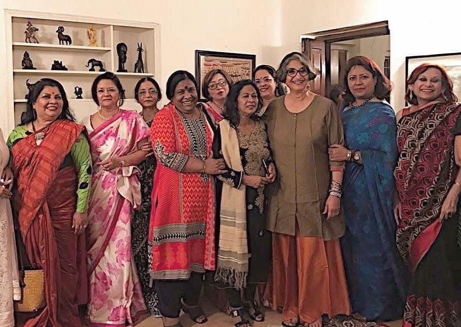 vijivenkatesh's tweet image. #flashback 
In Dhaka 2016 
I was invited to dinner at the gracious home of someone who had not even met me . I went along with a friend the elegant Rubina Husain Farouq (well I was meeting her for the first time too my lovely host in the city) Almost all the women were in sarees