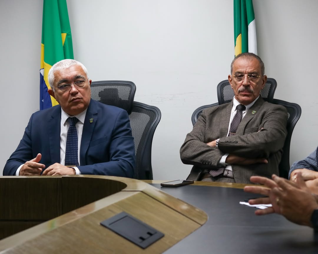 Nesta sexta-feira (17), o titular da SESED, coronel Araújo, e o secretário-adjunto, delegado Osmir Monte, coordenaram uma reunião no Gabinete de Gestão Integrada da SESED com secretários e gestores de segurança da Região Metropolitana de Natal. Leia mais: instagram.com/p/DXO-O9Gjo1Y/…