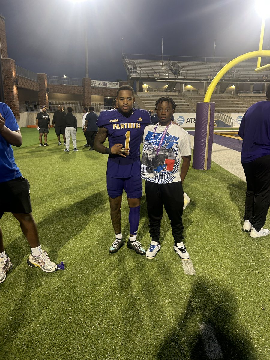 PeytonEsports27's tweet photo. Had a great time today @pvamufb_ thank you @CoachColbert11 @jacobkamari_ for telling us a lot about you guys program. I will definitely be back for this summer’s camps #pvyouknow #weareroyal @CoachJayRich27 @CoachReagins https://t.co/AH1mILRoHu