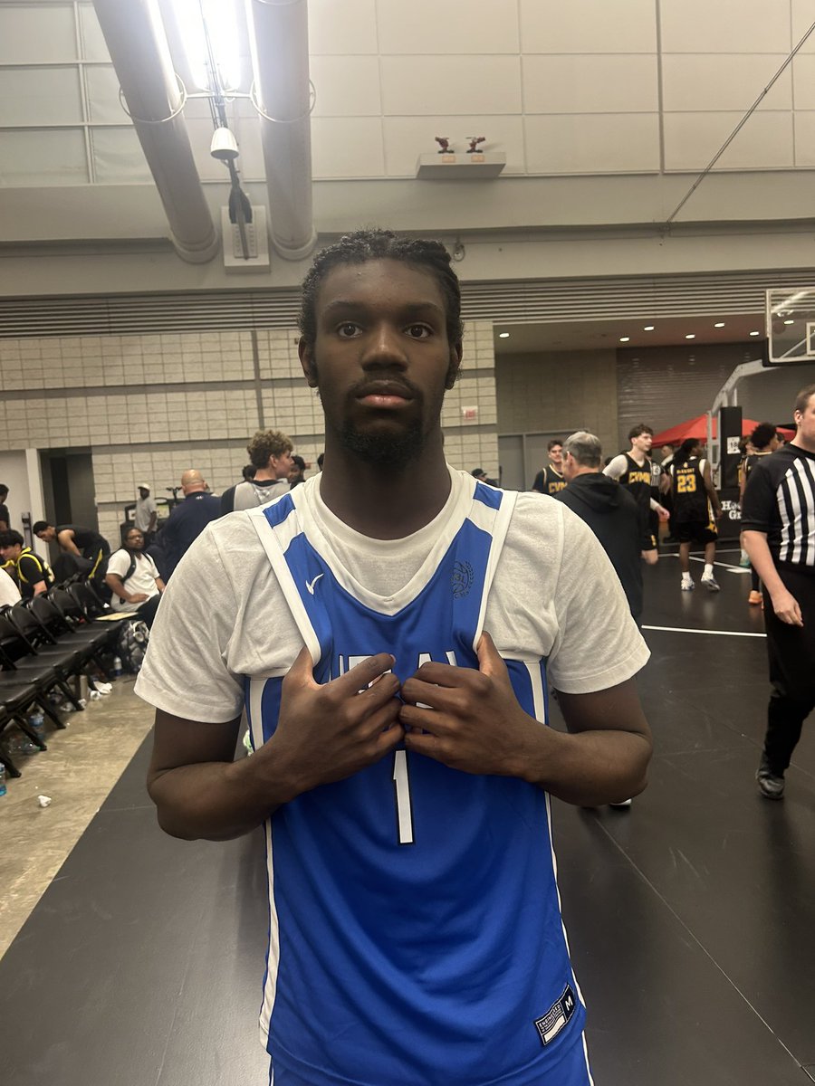 HoopGroupEamonn's tweet photo. 6’3” Guard Khalil Barrett of UPlay EYCL with 25 Points vs TNBA Ohio HGSL! 

Tough nosed guard that competes on every possession🔥 https://t.co/gObG0rO0GG