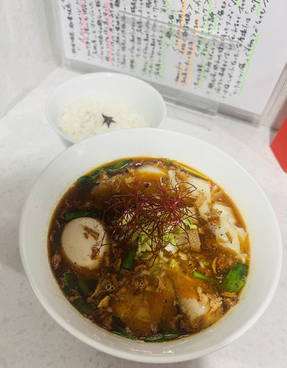 ⭐️ラーメン星印⭐️

🍜特製酸っぱ辛いらぁ麺
🍚ロックンロールご飯

二日酔いのカラダに😵
闘魂スープを注入💉
酸っぱさと辛さのバランスが
サイコー🍜✨沁みわたる〜💓

〆はロックンロールご飯に
激旨スープ＋でお茶漬け風に💞

体調もベホマ並みに回復🪄

今日も最高でした⭐️

ごちそうさまでした⭐️
